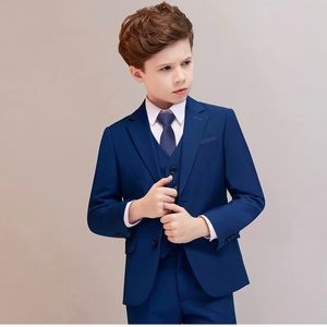 Boys navy blue 4 piece suit. Great condition, only worn once. Tie not included